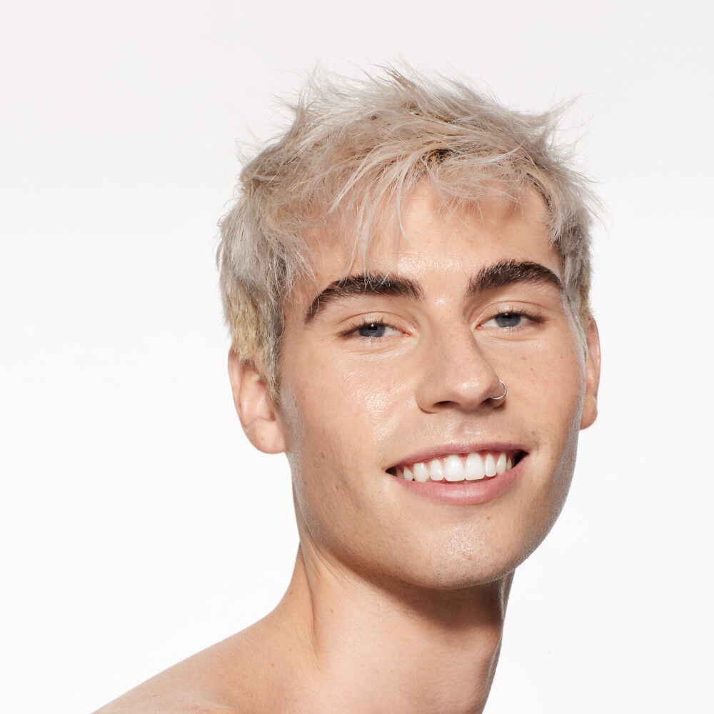 アリンコさん専用:SHISEIDO SKIN GLOW 140 エッセンス スキングロウ ファンデーション | SHISEIDO | 資生堂