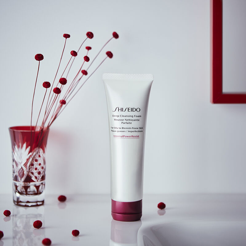 Deep outlet cleansing foam