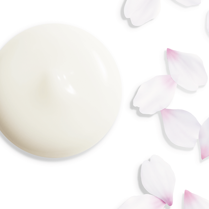 After 1 week* Do you feel this serum... improves your dullness? 90% improves your uneven skin tone? 89% makes your skin look brighter? 89% enhances your skin's clarity? 89%